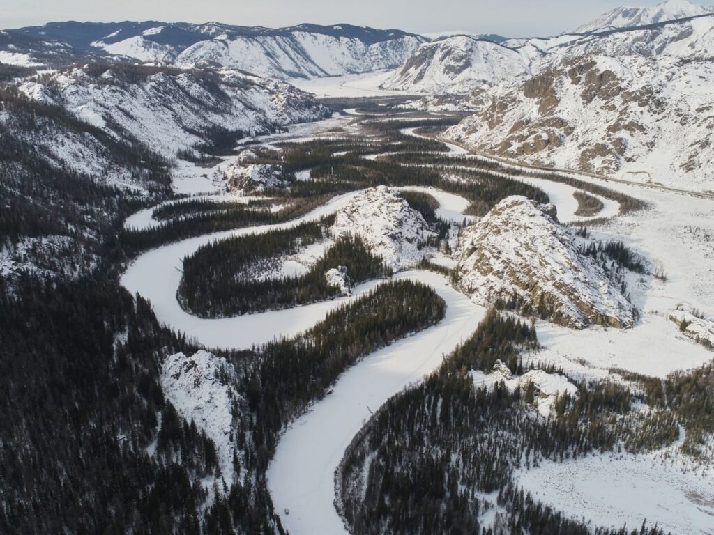 A winding route seen from above